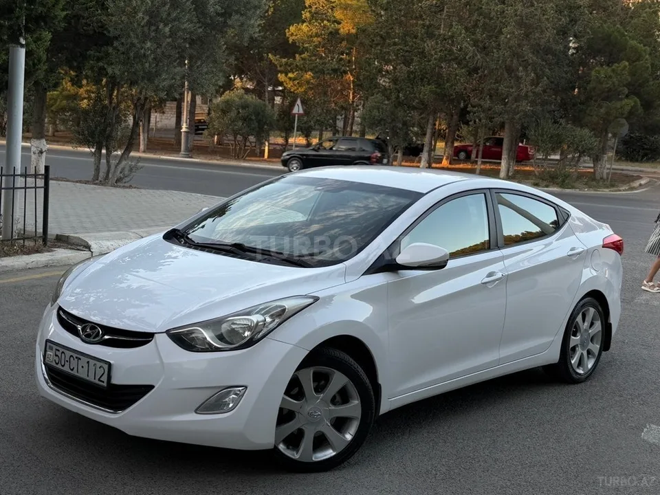 Hyundai Elantra — foto 4/4