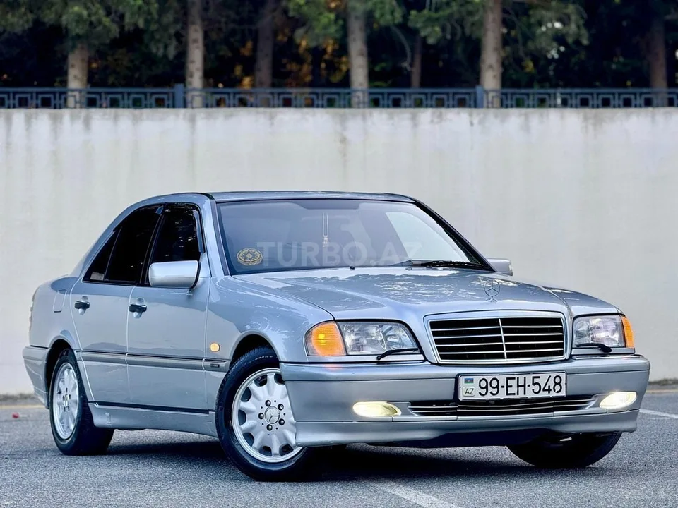 Mercedes C 200 — фото 1/4
