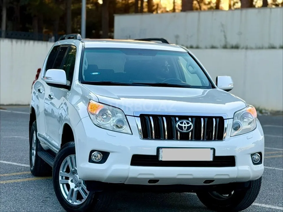Toyota Land Cruiser Prado — foto 1/4