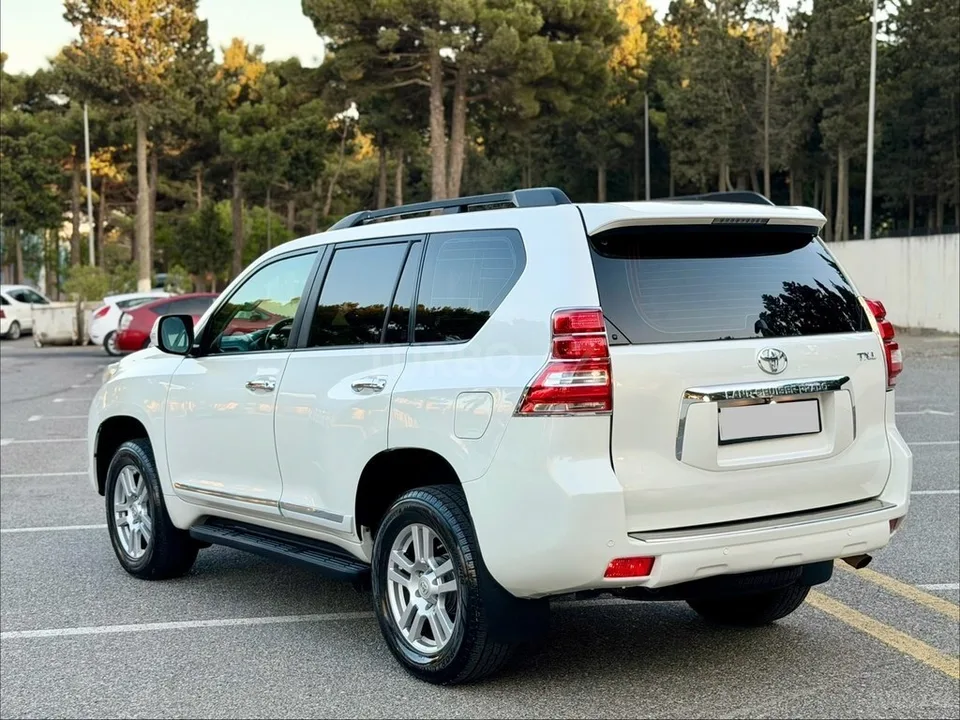 Toyota Land Cruiser Prado — foto 2/4