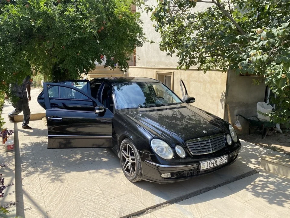 Mercedes E 500 — foto 2/4