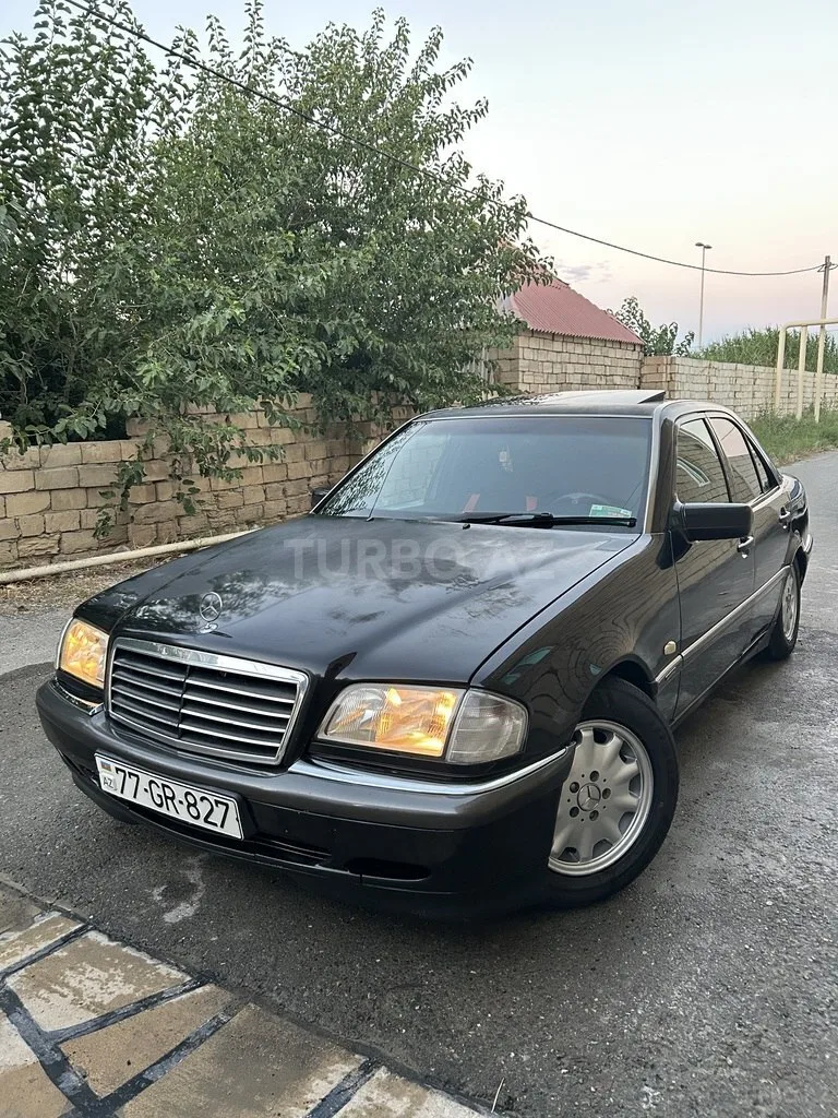 Mercedes C 180 — foto 1/4