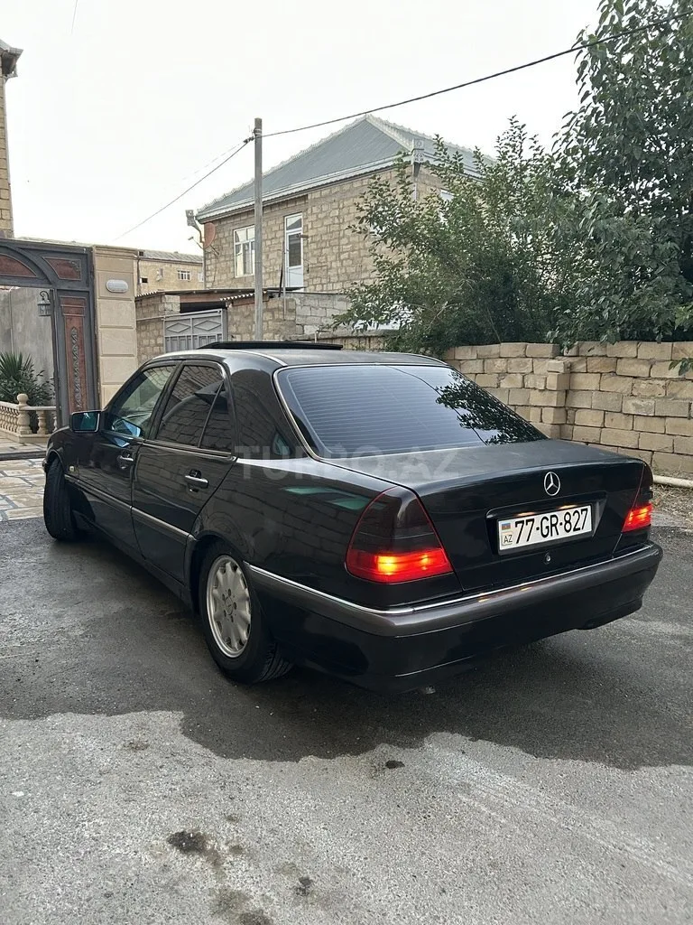 Mercedes C 180 — foto 2/4