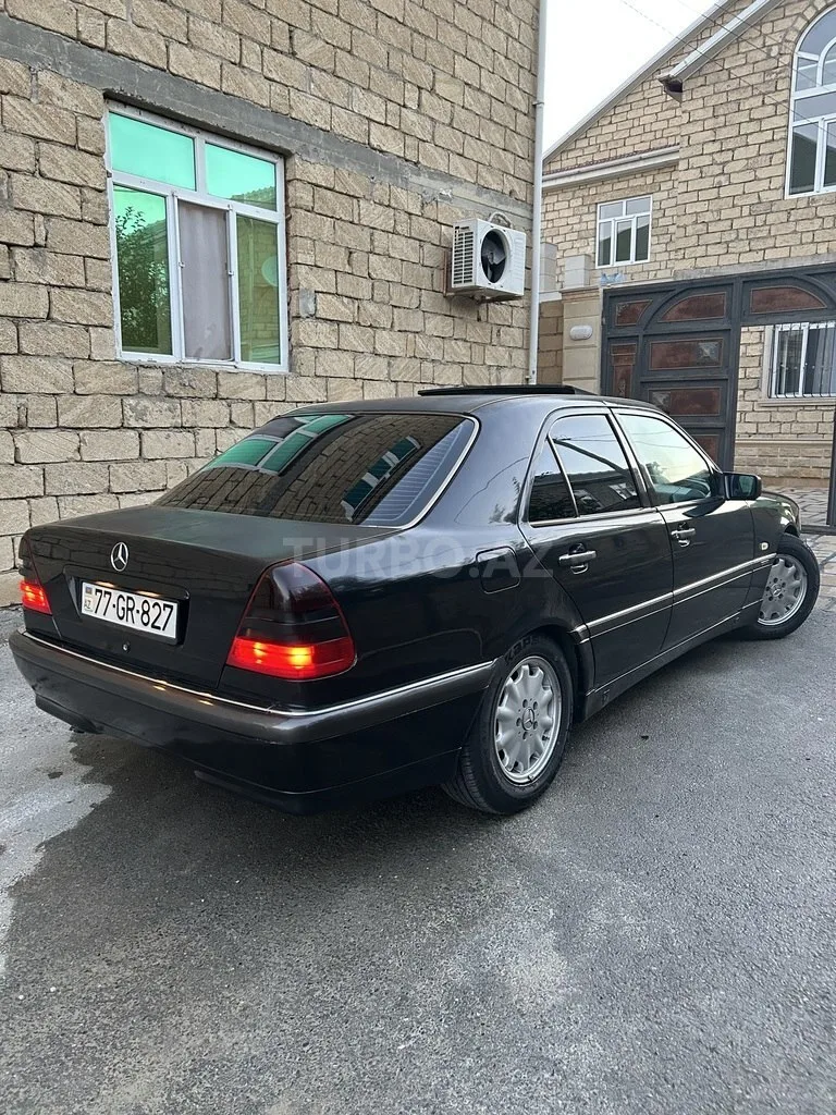 Mercedes C 180 — foto 3/4