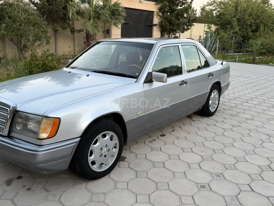 Mercedes 280 E — foto 2/4