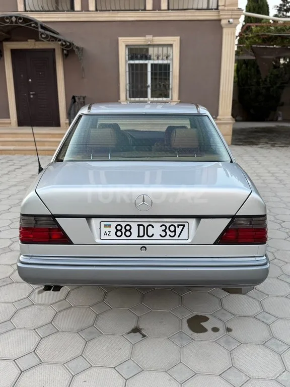 Mercedes 280 E — foto 4/4