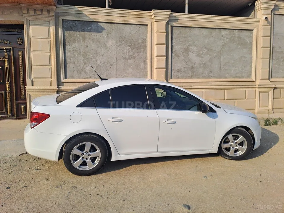 Chevrolet Cruze — foto 3/4