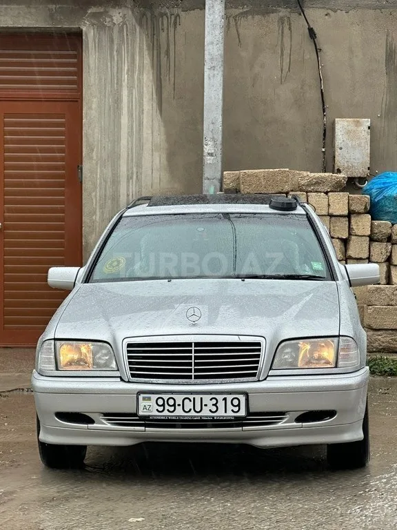 Mercedes C 200 — foto 1/4