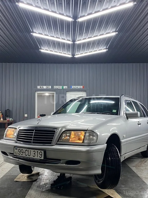 Mercedes C 200 — foto 3/4