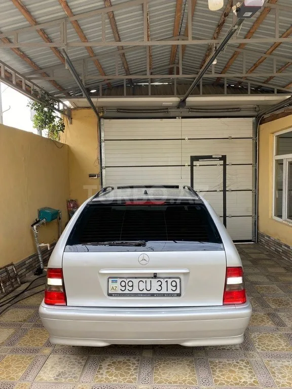 Mercedes C 200 — foto 4/4