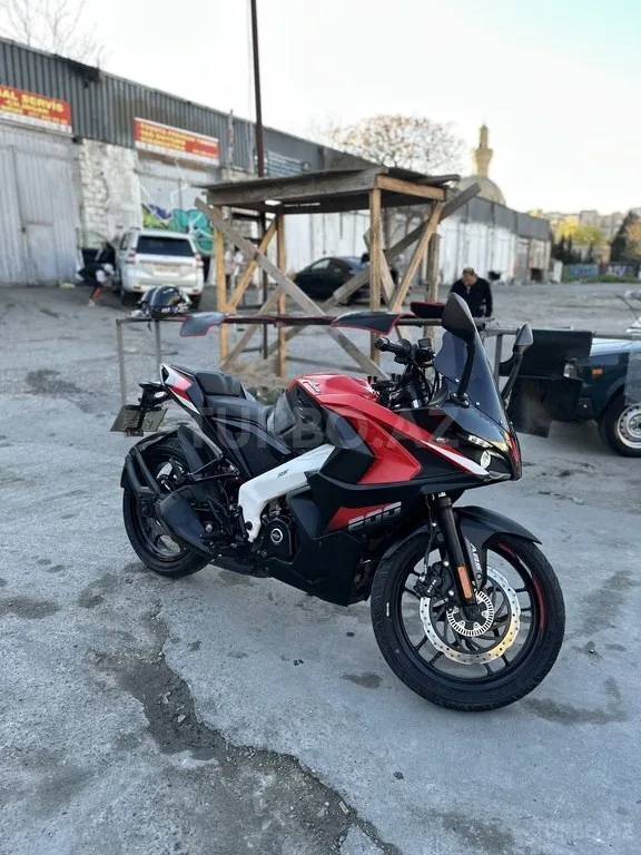 Bajaj Pulsar RS 200 — foto 1/4