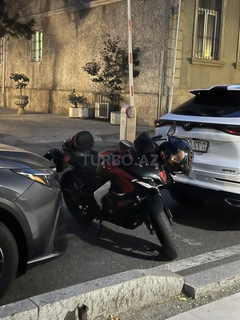 Bajaj Pulsar RS 200 — foto 3/4