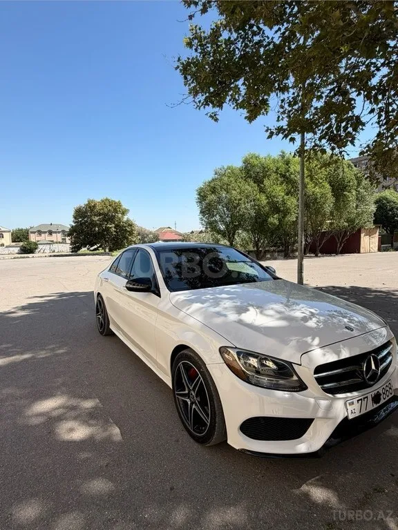 Mercedes C 300 4MATIC — foto 3/4