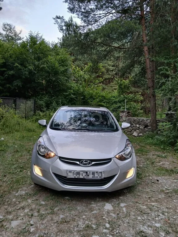 Hyundai Elantra — фото 2/4