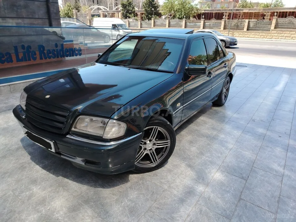 Mercedes C 180 — foto 1/4