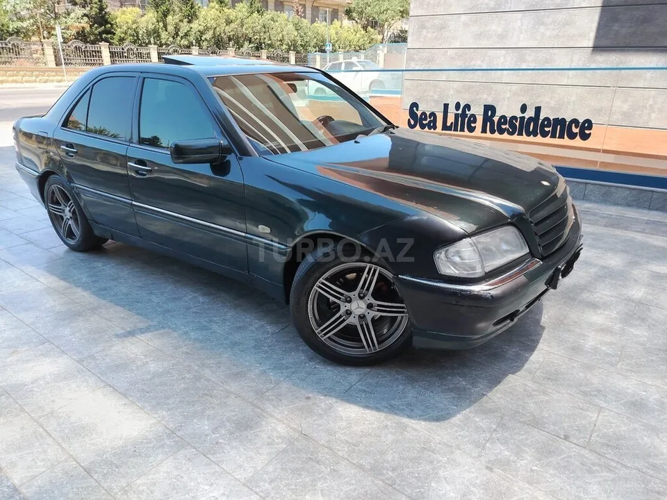 Mercedes C 180 — foto 2/4