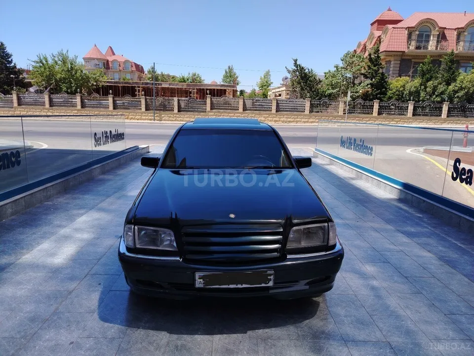 Mercedes C 180 — foto 3/4