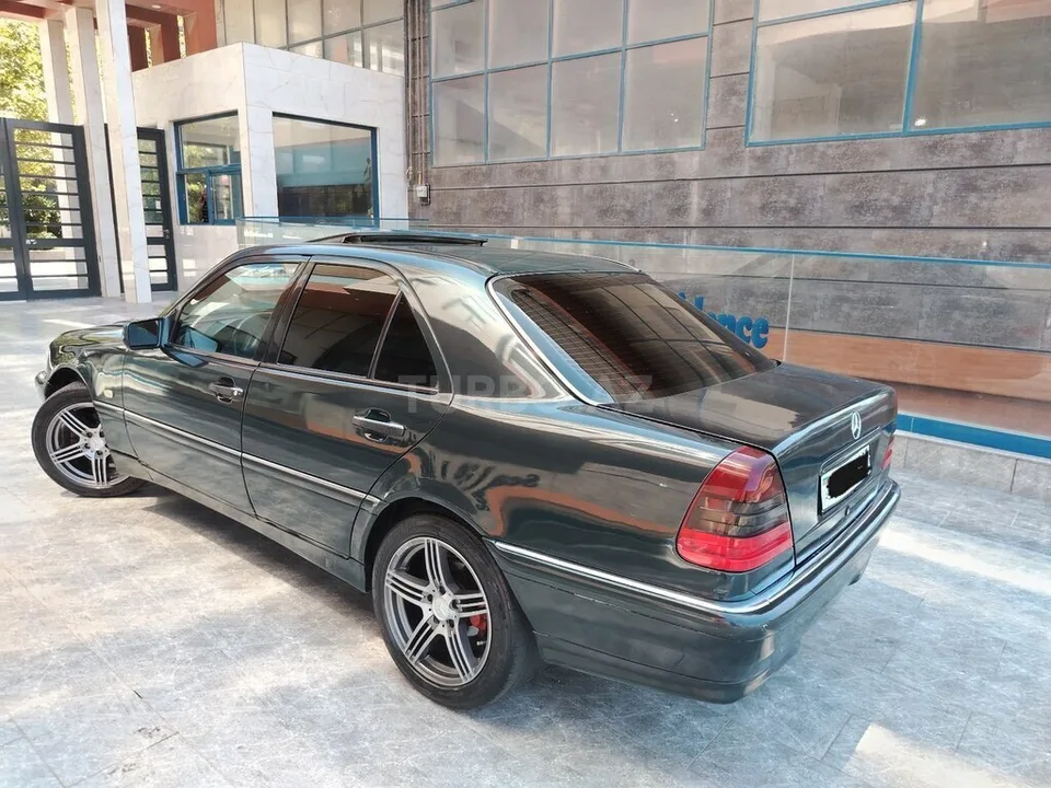 Mercedes C 180 — foto 4/4