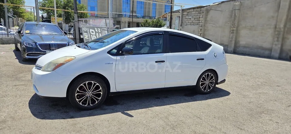 Toyota Prius — фото 4/4