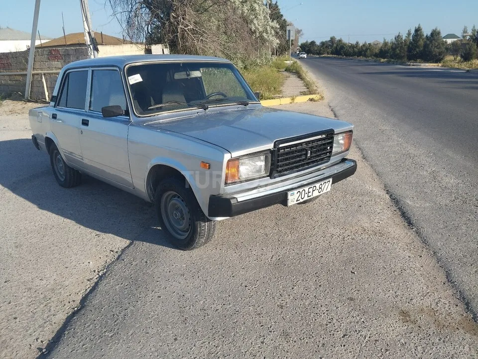 LADA (VAZ) 2107 — foto 1/4