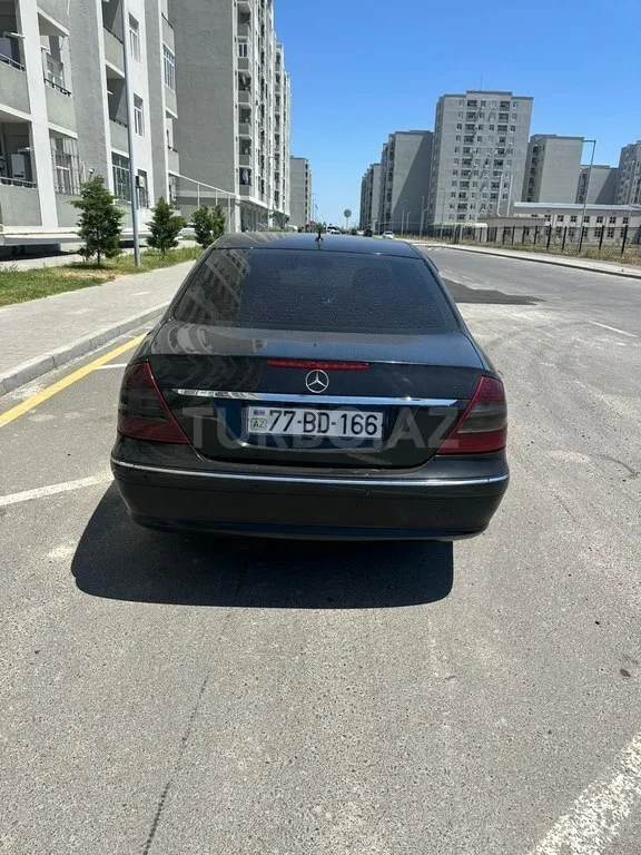 Mercedes E 220 — foto 3/4