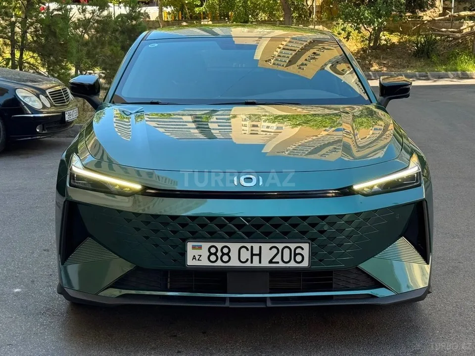 Changan Qiyuan A06 — foto 1/4