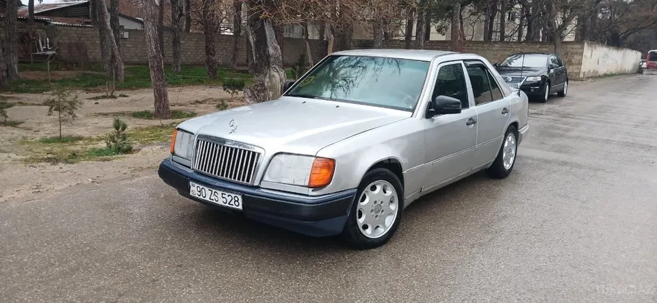 Mercedes E 220 — фото 2/4