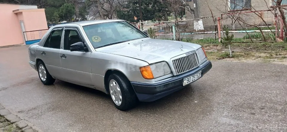Mercedes E 220 — фото 3/4