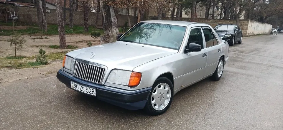 Mercedes E 220 — фото 4/4