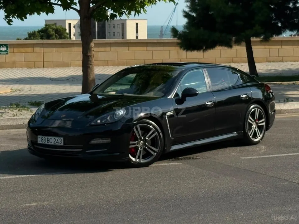Porsche Panamera — фото 1/4