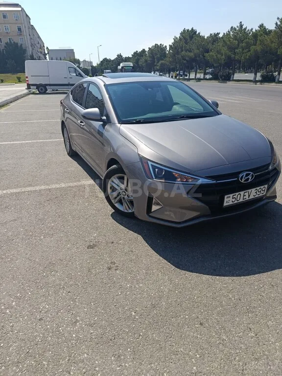 Hyundai Elantra — фото 3/4