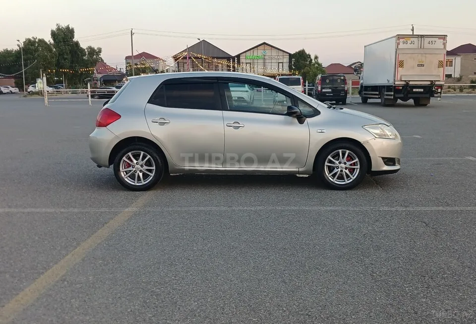 Toyota Auris — foto 4/4