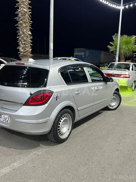 Opel Astra — foto 3/4