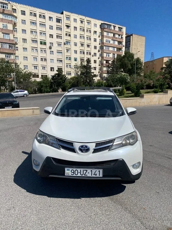 Toyota RAV4 — foto 1/4
