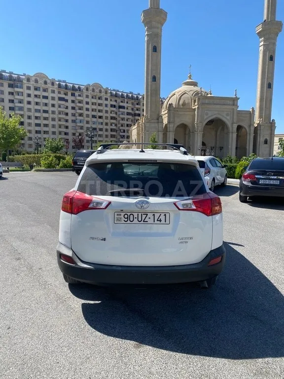 Toyota RAV4 — foto 2/4