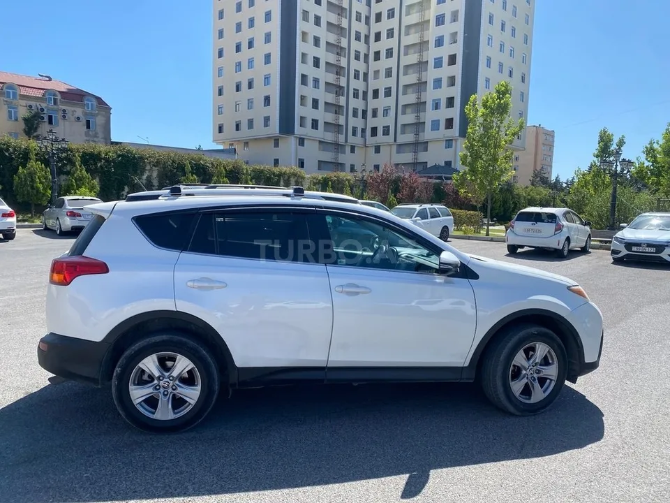 Toyota RAV4 — foto 3/4