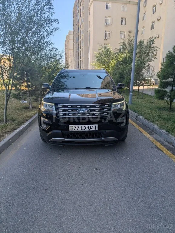 Ford Explorer — foto 1/4