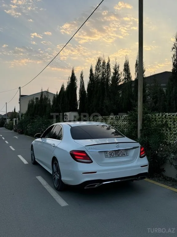 Mercedes E 300 — foto 3/4
