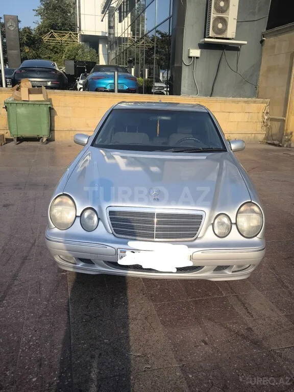 Mercedes E 220 — фото 1/4