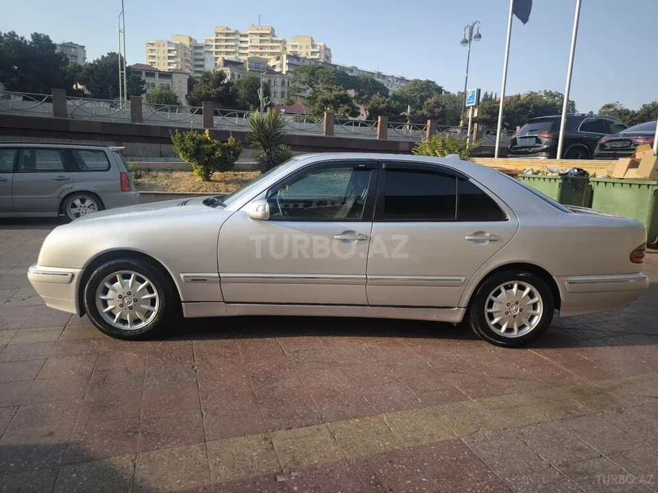 Mercedes E 220 — фото 4/4