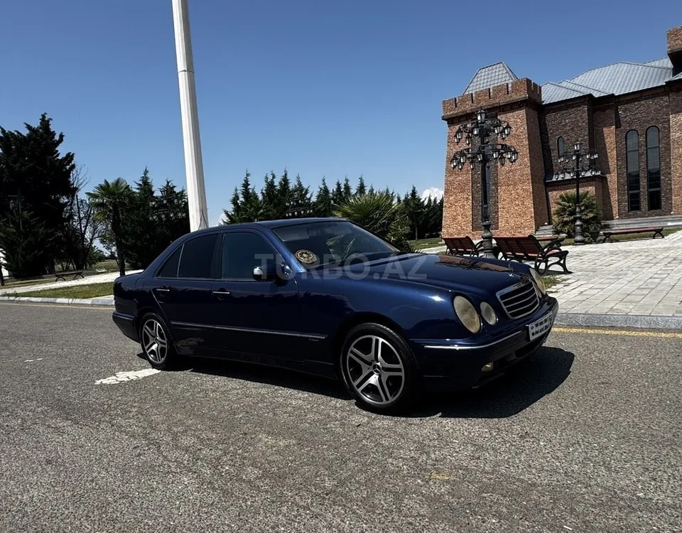 Mercedes E 220 — foto 4/4