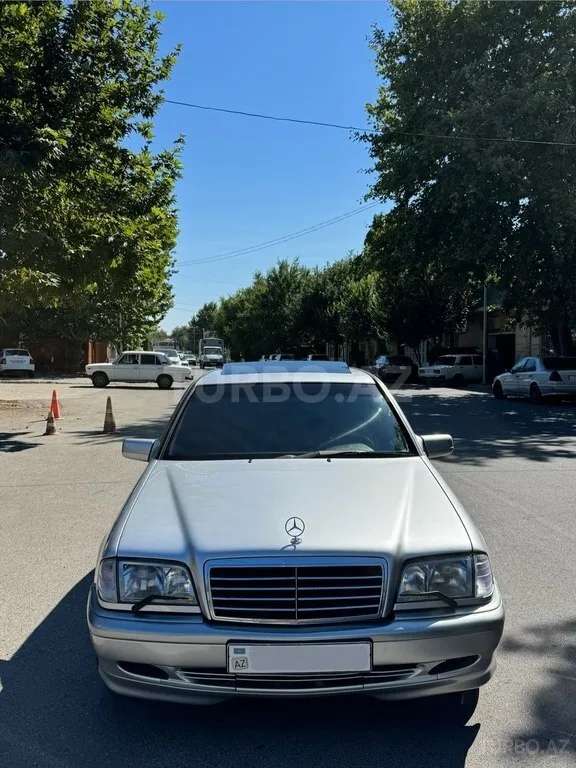 Mercedes C 180 — foto 1/4