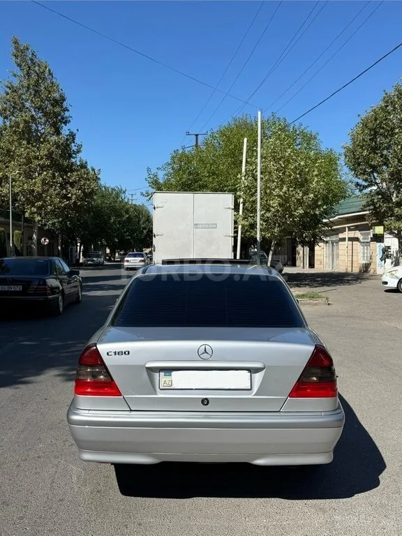 Mercedes C 180 — foto 2/4