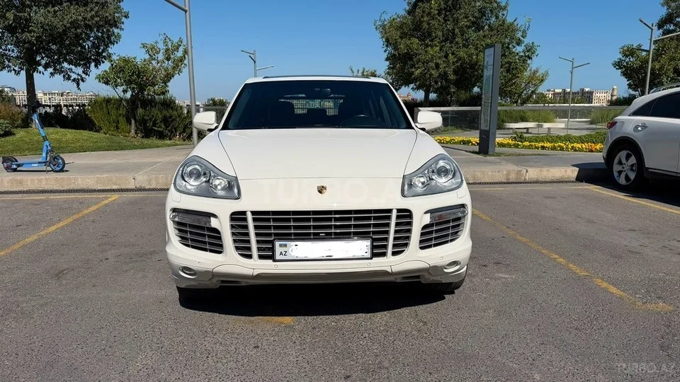 Porsche Cayenne GTS — foto 1/4