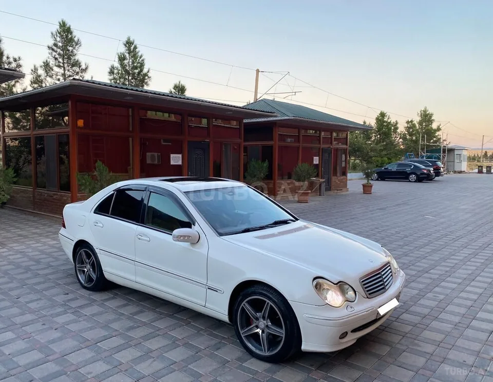 Mercedes C 230 — foto 3/4