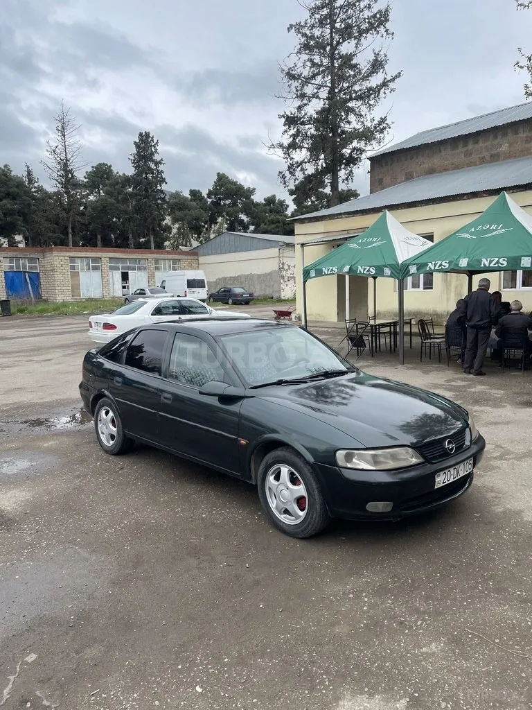 Opel Vectra — фото 1/4