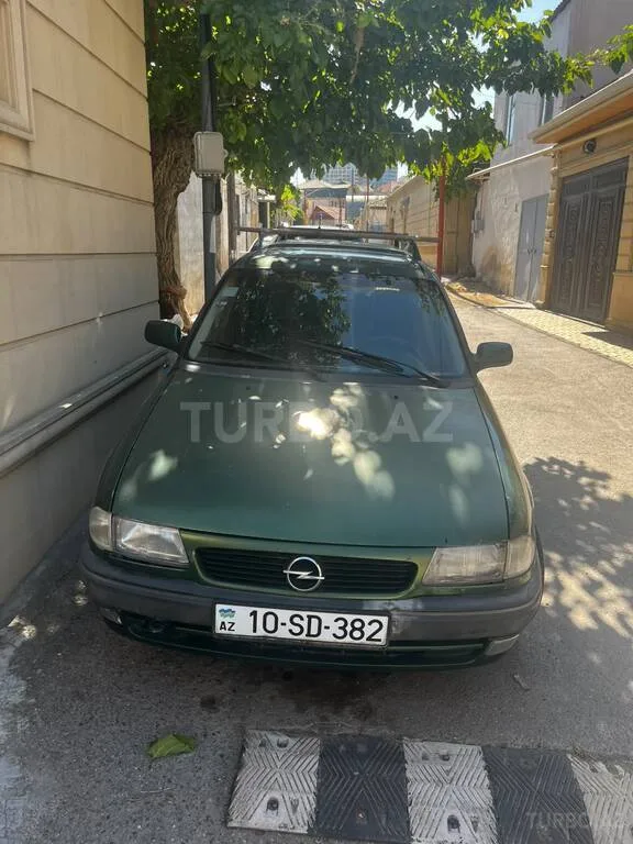 Opel Astra — foto 1/4