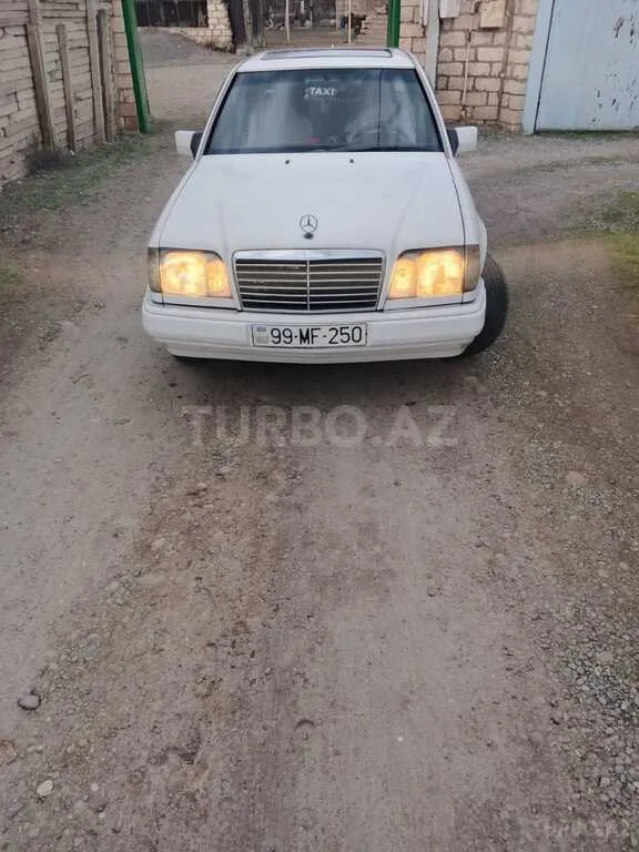 Mercedes 250 D — foto 2/4