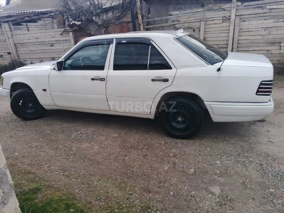 Mercedes 250 D — foto 4/4