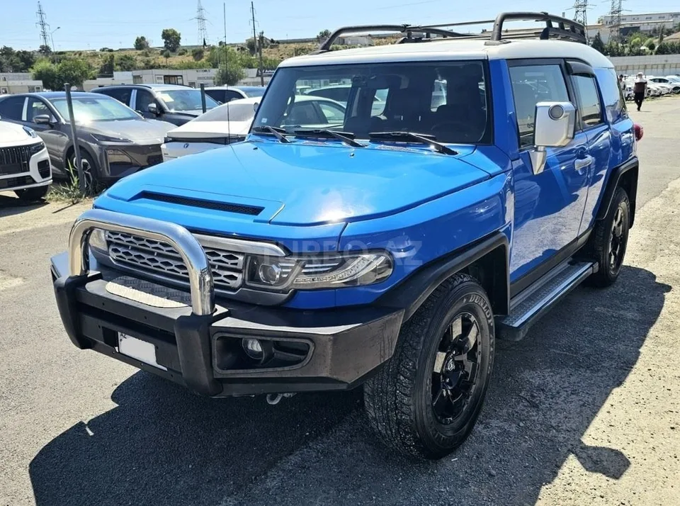 Toyota FJ Cruiser — foto 1/4